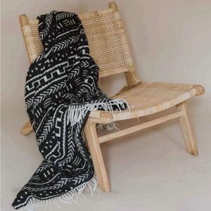 🍁 🇨🇦 Anupaya Black and White Mudcloth Wool Blanket. Canadian Company.